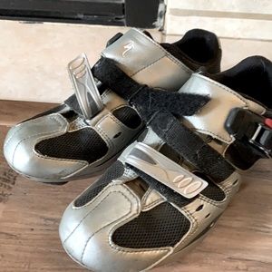 Specialized cycling shoes